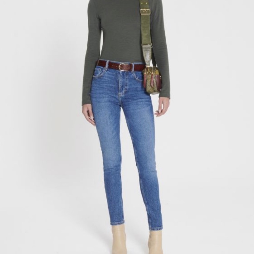 Boyish high rise skinnyZachary. Starfight